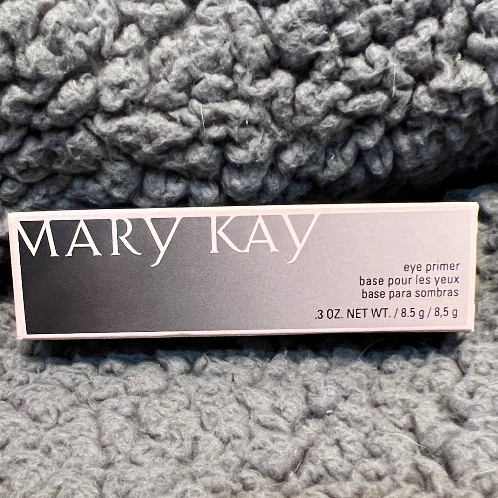 Mary Kay Eye Primer in Elegant Black and Pink